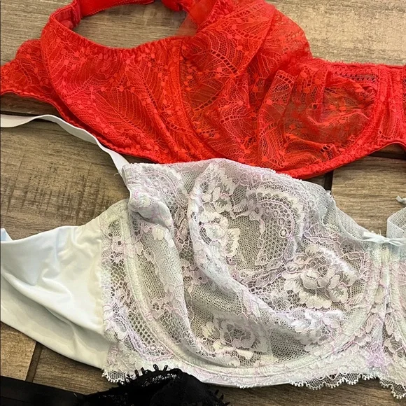 Bra Bundle 36G Red, White, and Black Lace Bras - Picture 9 of 14